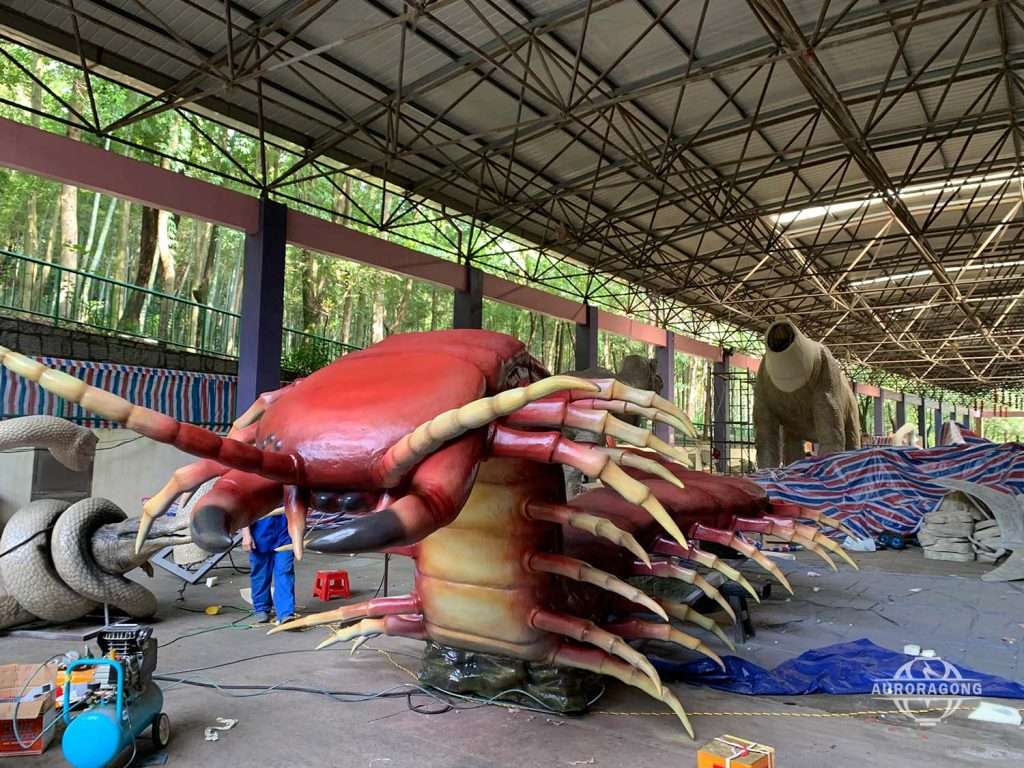Outdoor park animatronic insect centipede robotic display