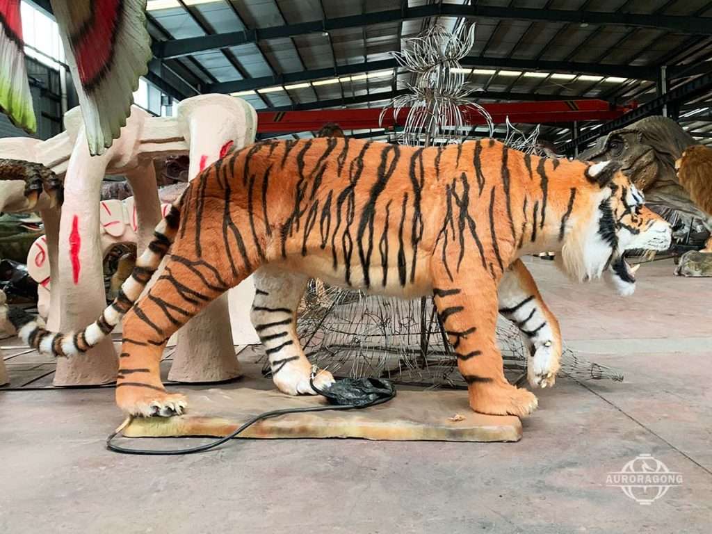 Life size animatronic tiger animal model in AuroraGong factory warehouse