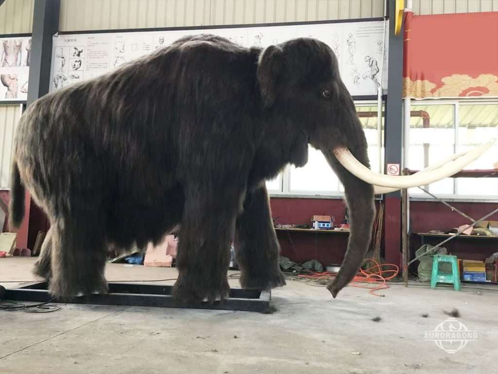 interactive animatronic mammoth exhibit for museums and theme parks