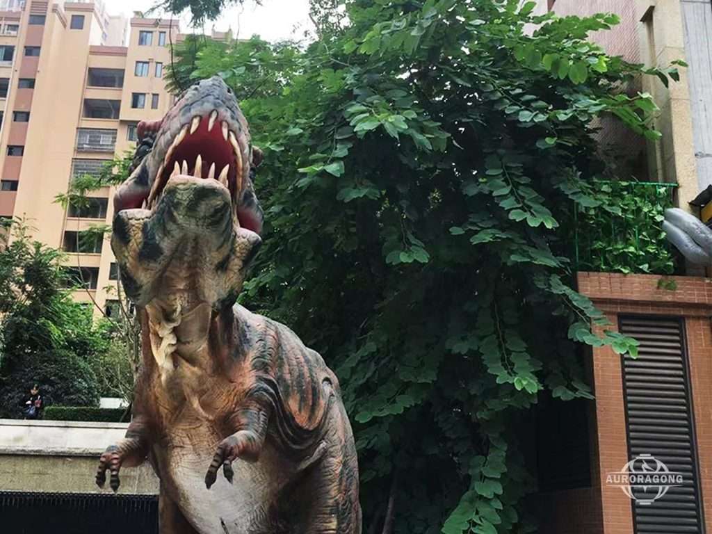 Lifelike Animatronic T-rex Model