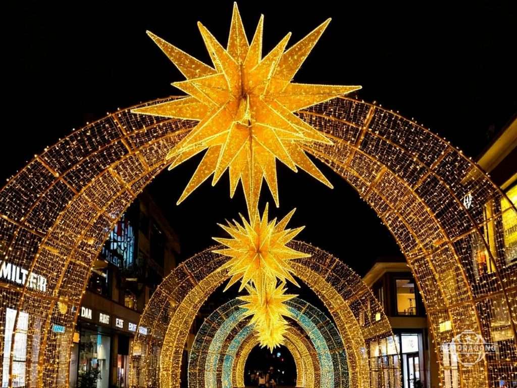 Christmas Light Sculpture for Commercial Displays