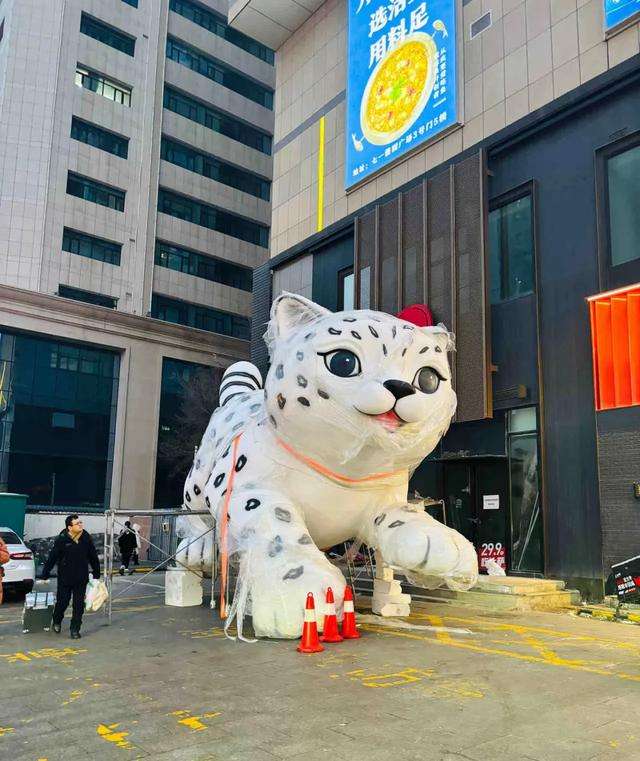 leopard fiberglass statue theme park attraction installation