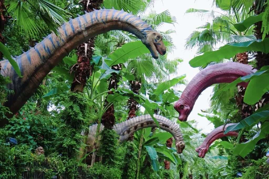 Large realistic animatronic dinosaurs