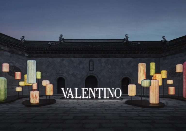 Traditional Chinese lanterns in Valentino fashion exhibition