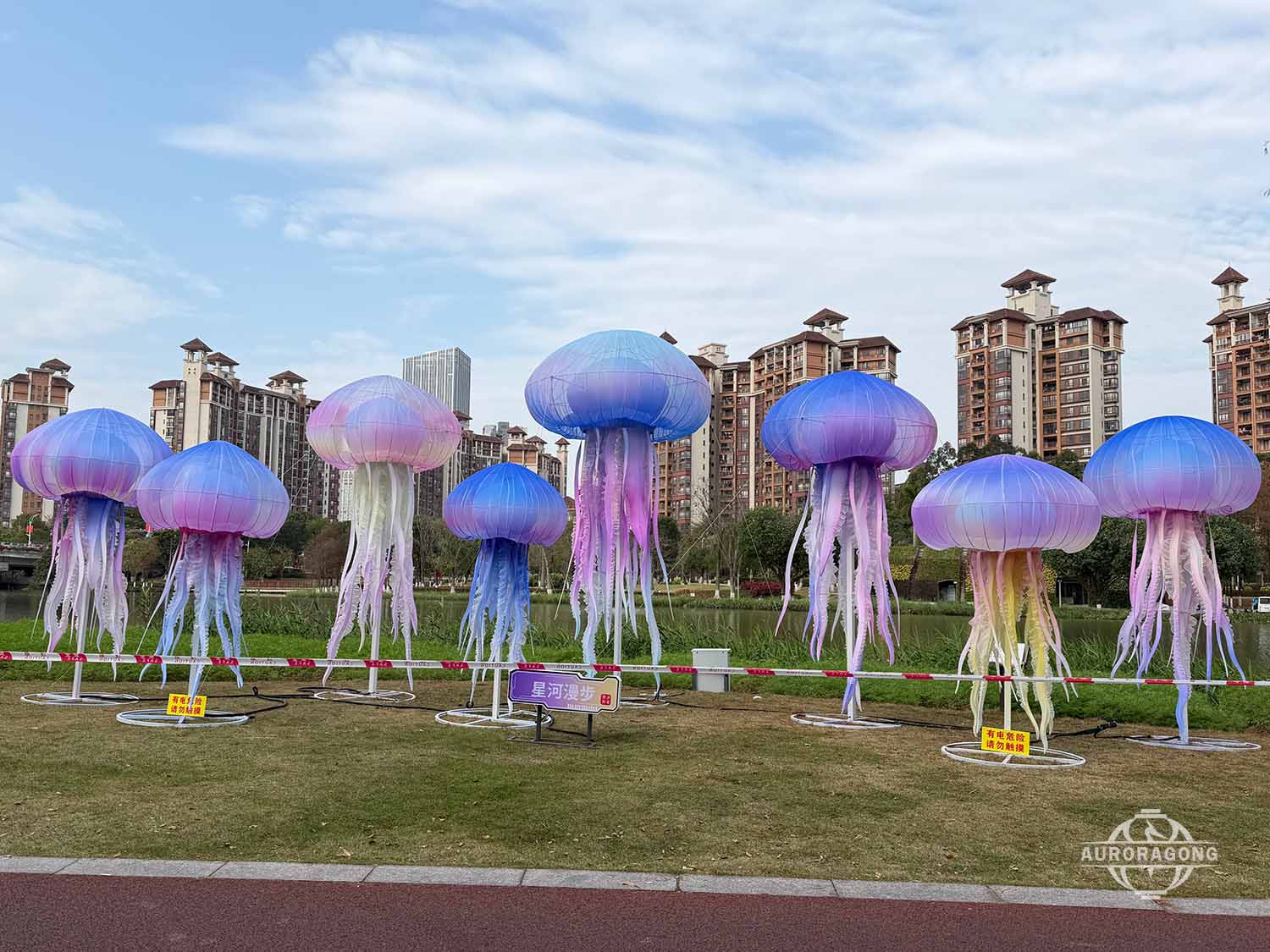 Jellyfish lantern cluster illuminated LED display for festival decoration
