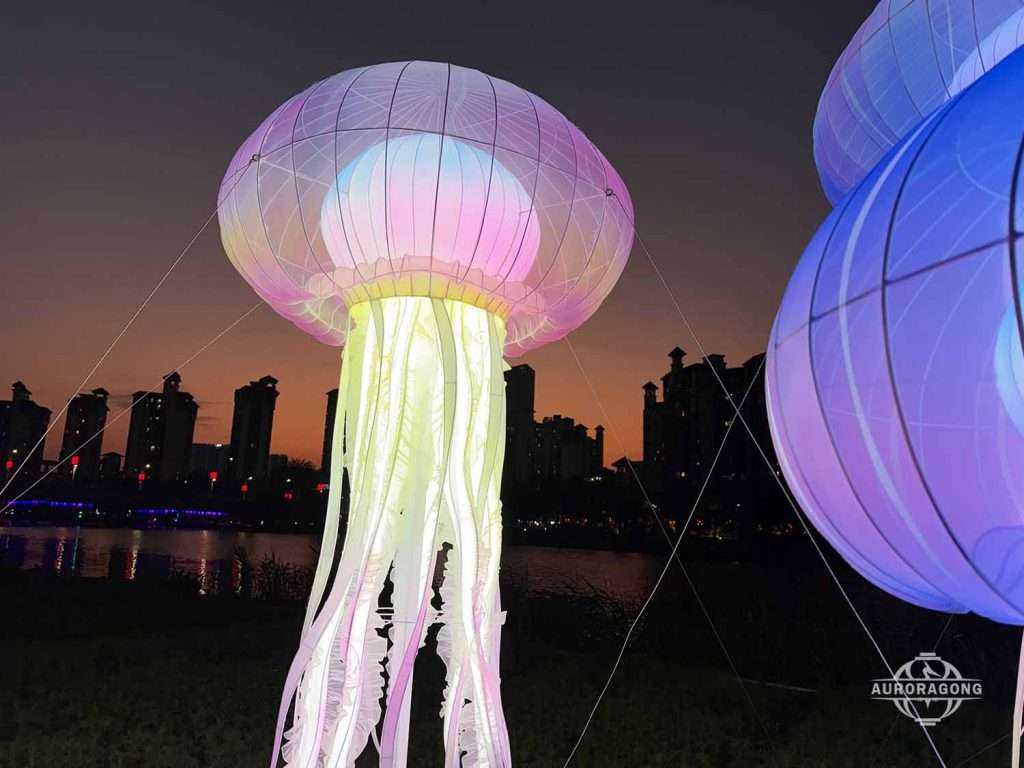 Waterproof LED jellyfish lantern cluster for outdoor festival lighting display