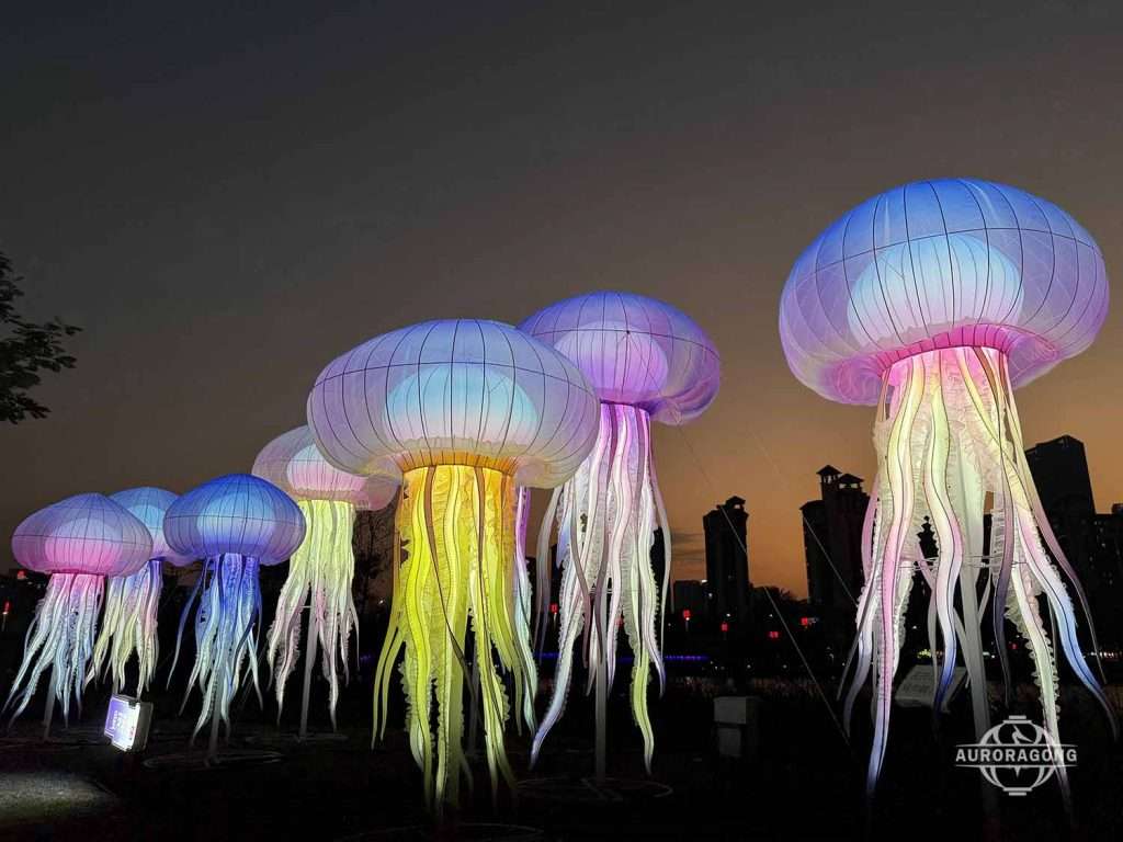 Outdoor jellyfish lantern cluster with steel frame structure and LED lights