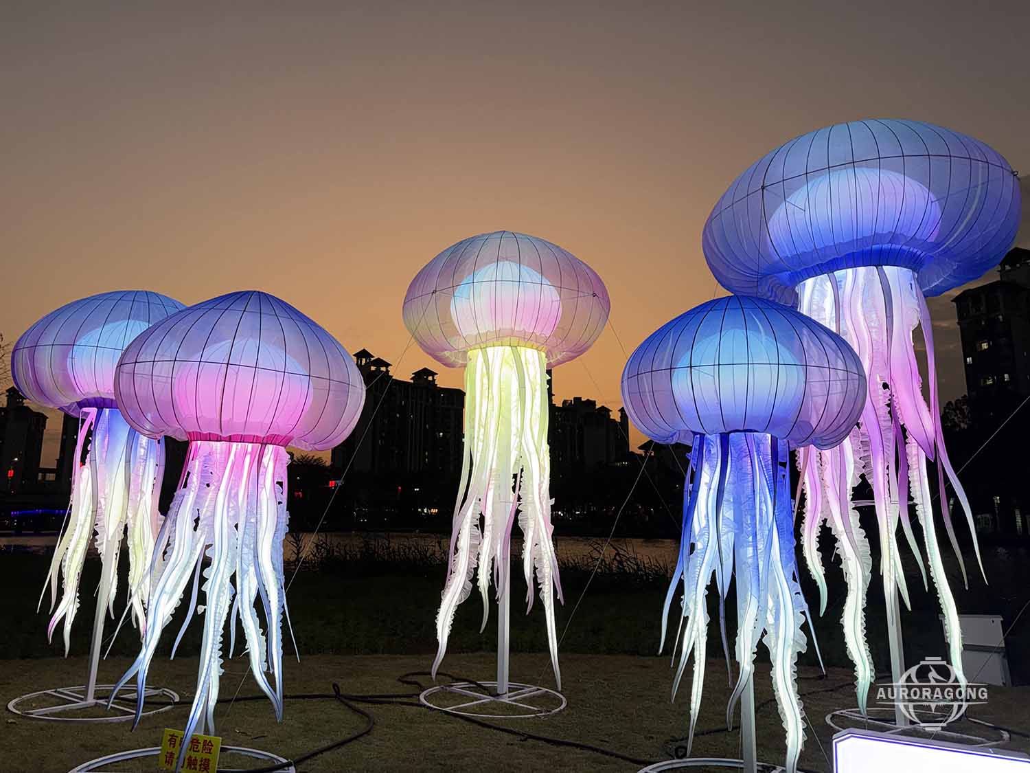 Custom jellyfish lantern group lighting for theme park and event decoration