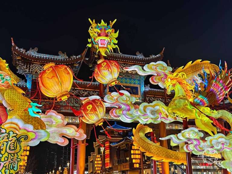 Overall layout of Lunar New Year lanterns in shopping mall