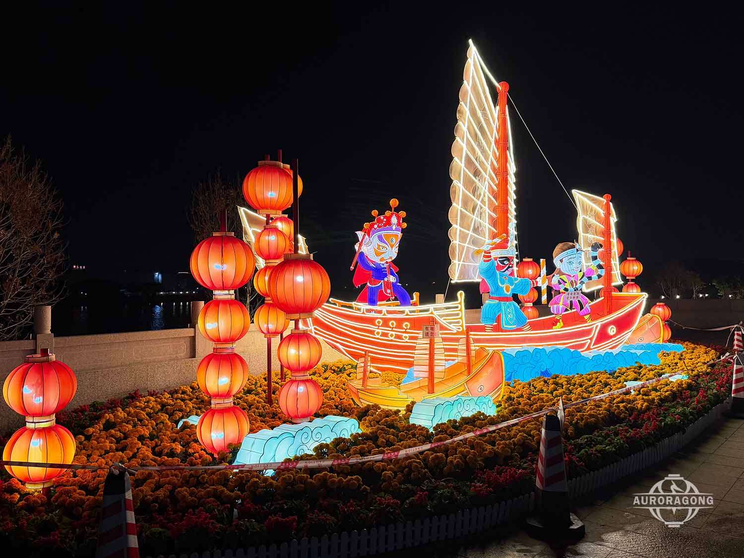 Traditional face-changing sailboat lantern