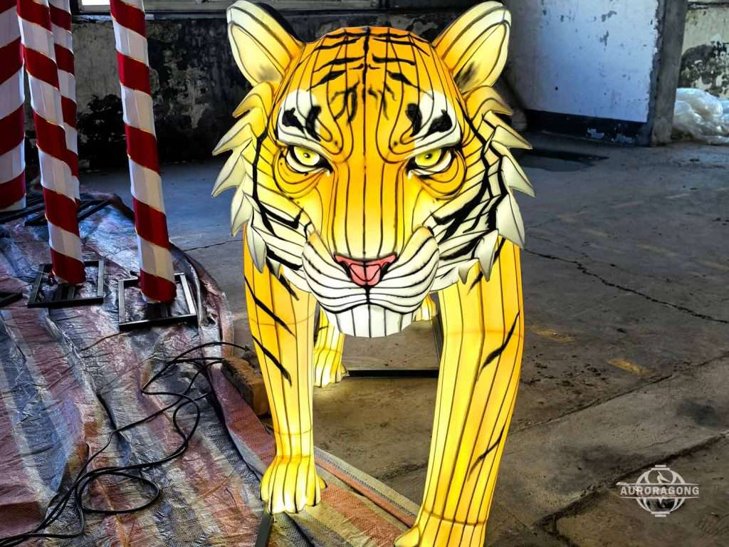The tiger lanterns produced by the Zigong factory