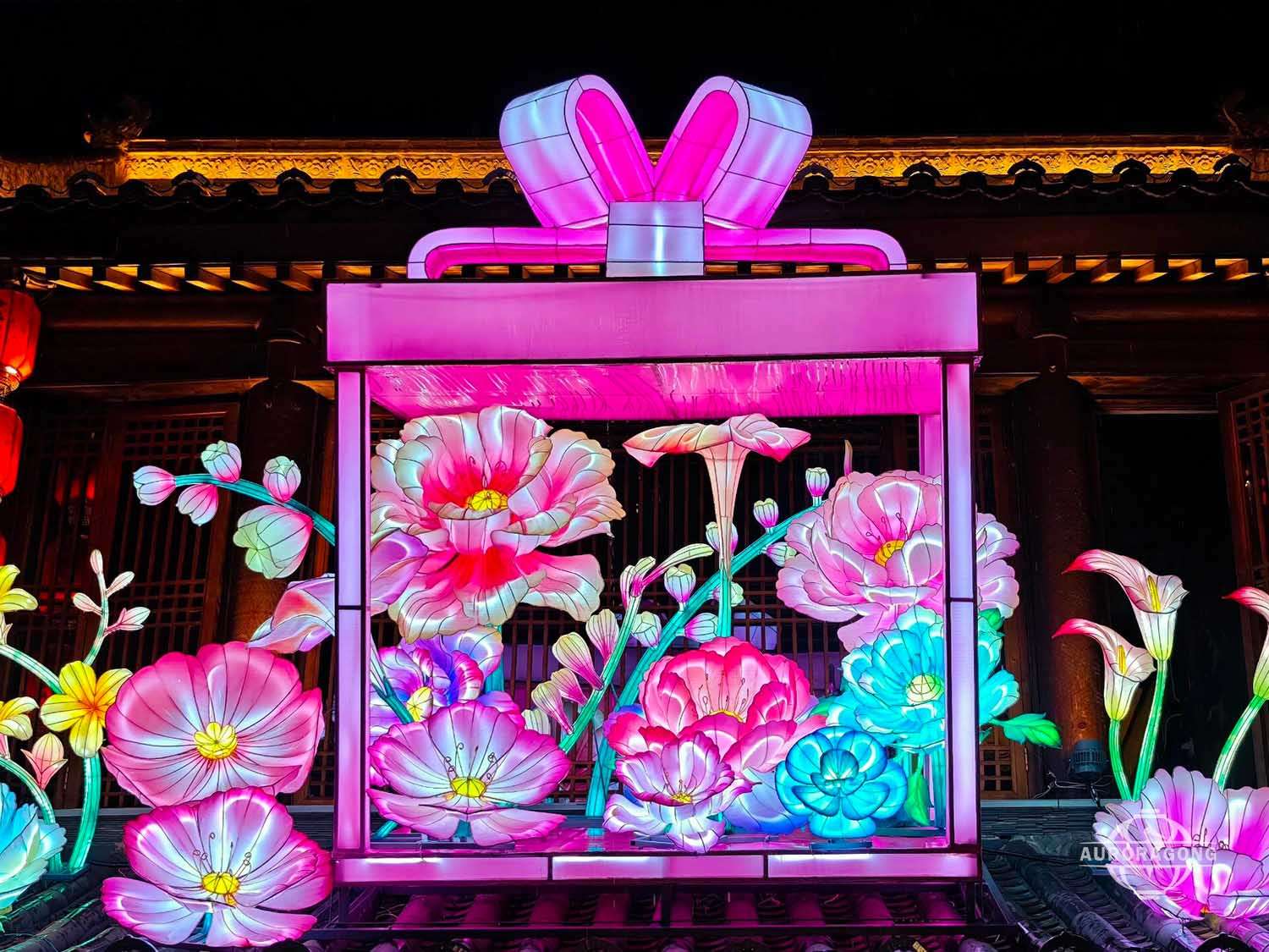 Gift Box Flower Lantern for Shopping Mall Decoration