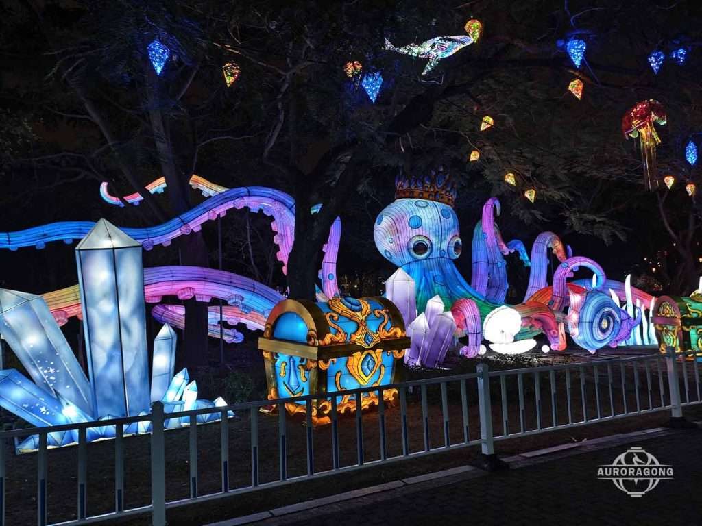 Deep-sea animal lanterns