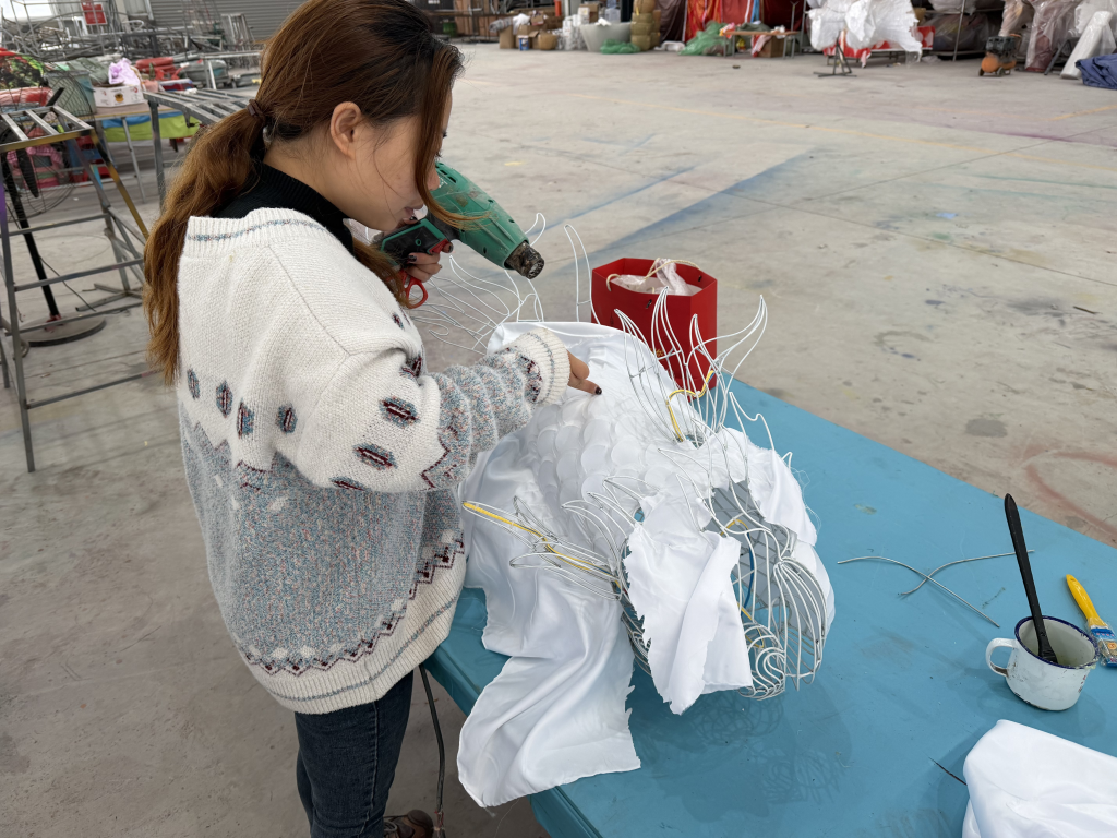The process of making an aurorag lantern