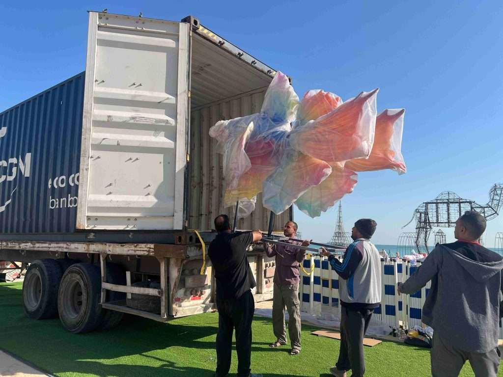 Carp lanterns unloading