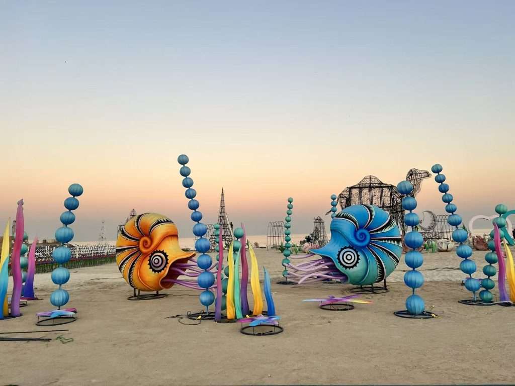 Deep-sea shellfish lanterns