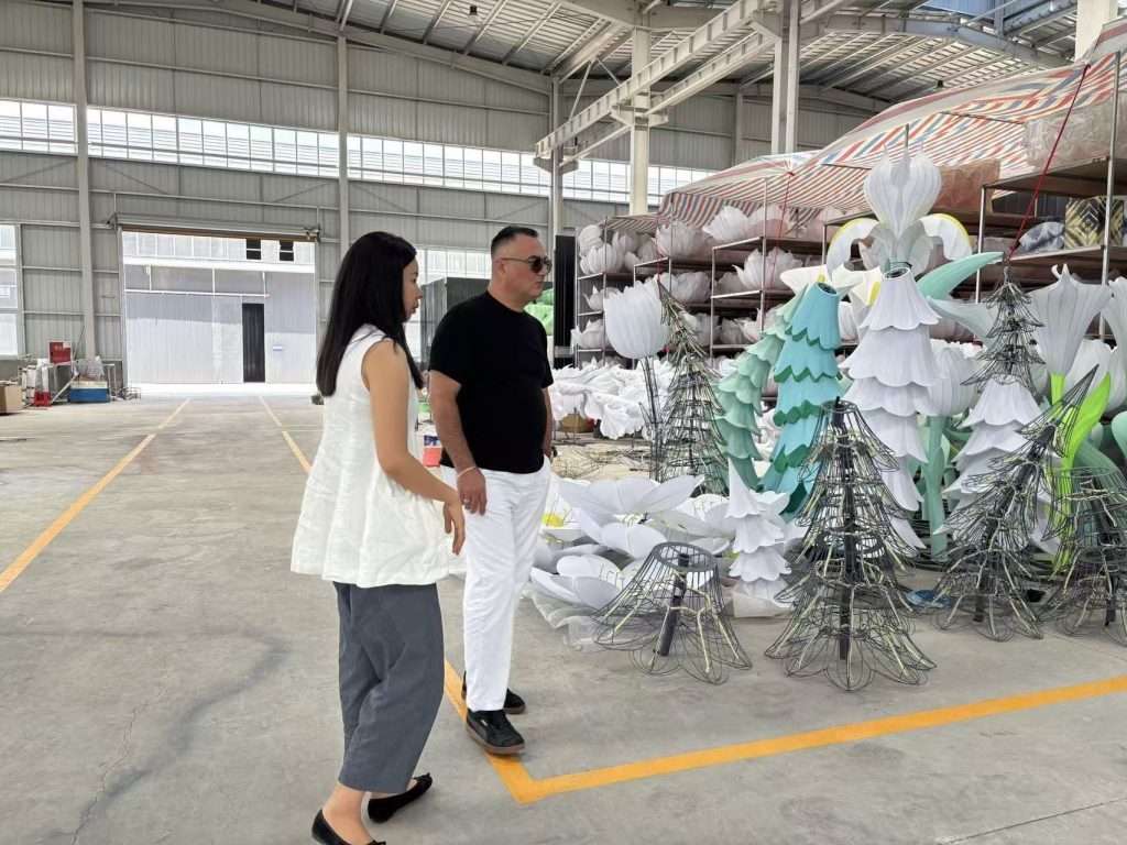 Kuwaiti customers visited the factory to discuss cooperation