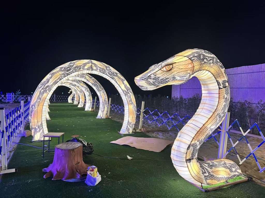 Python Lantern-Shaped Corridor