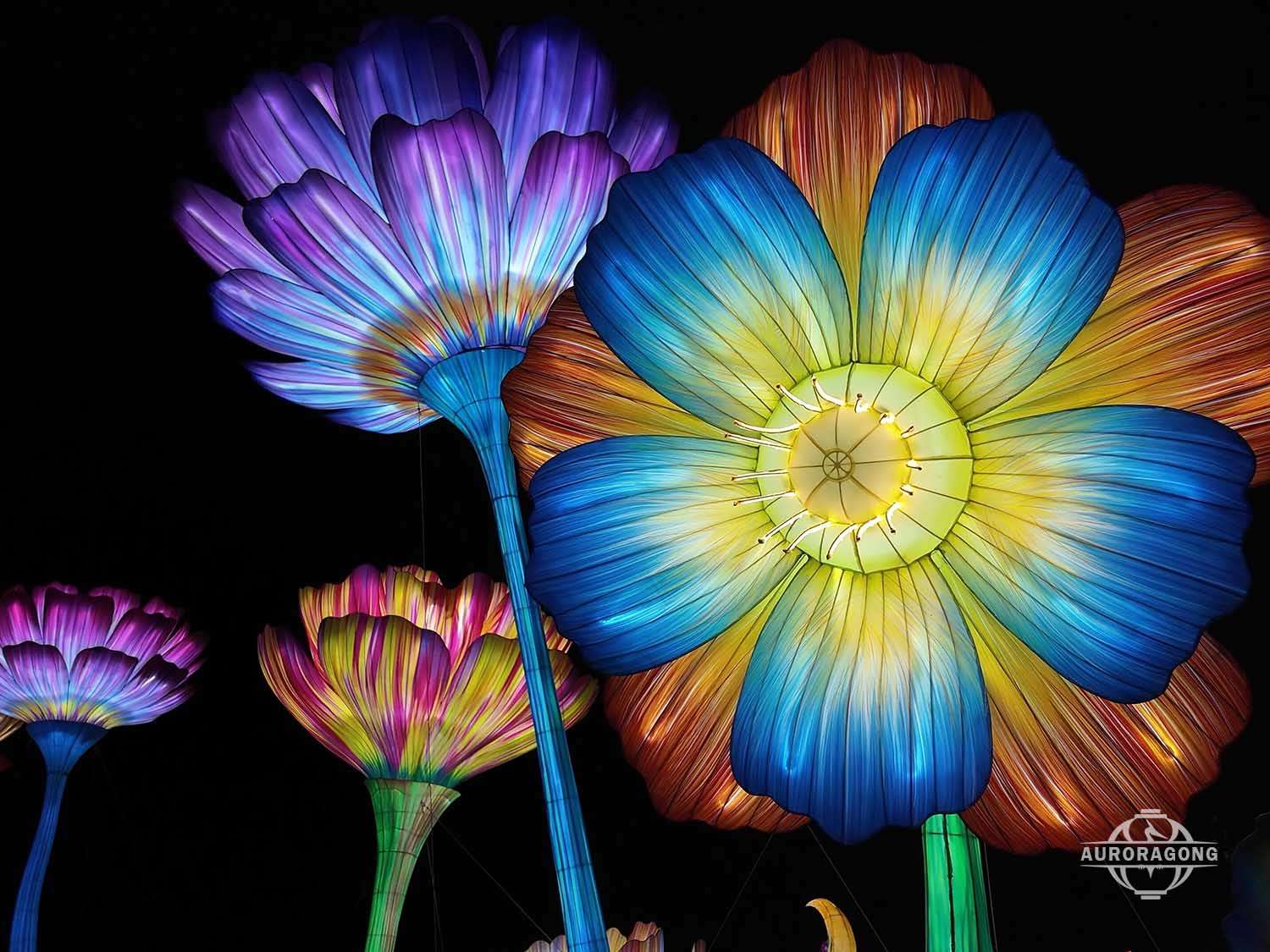 Outdoor Glowing Flower Lantern