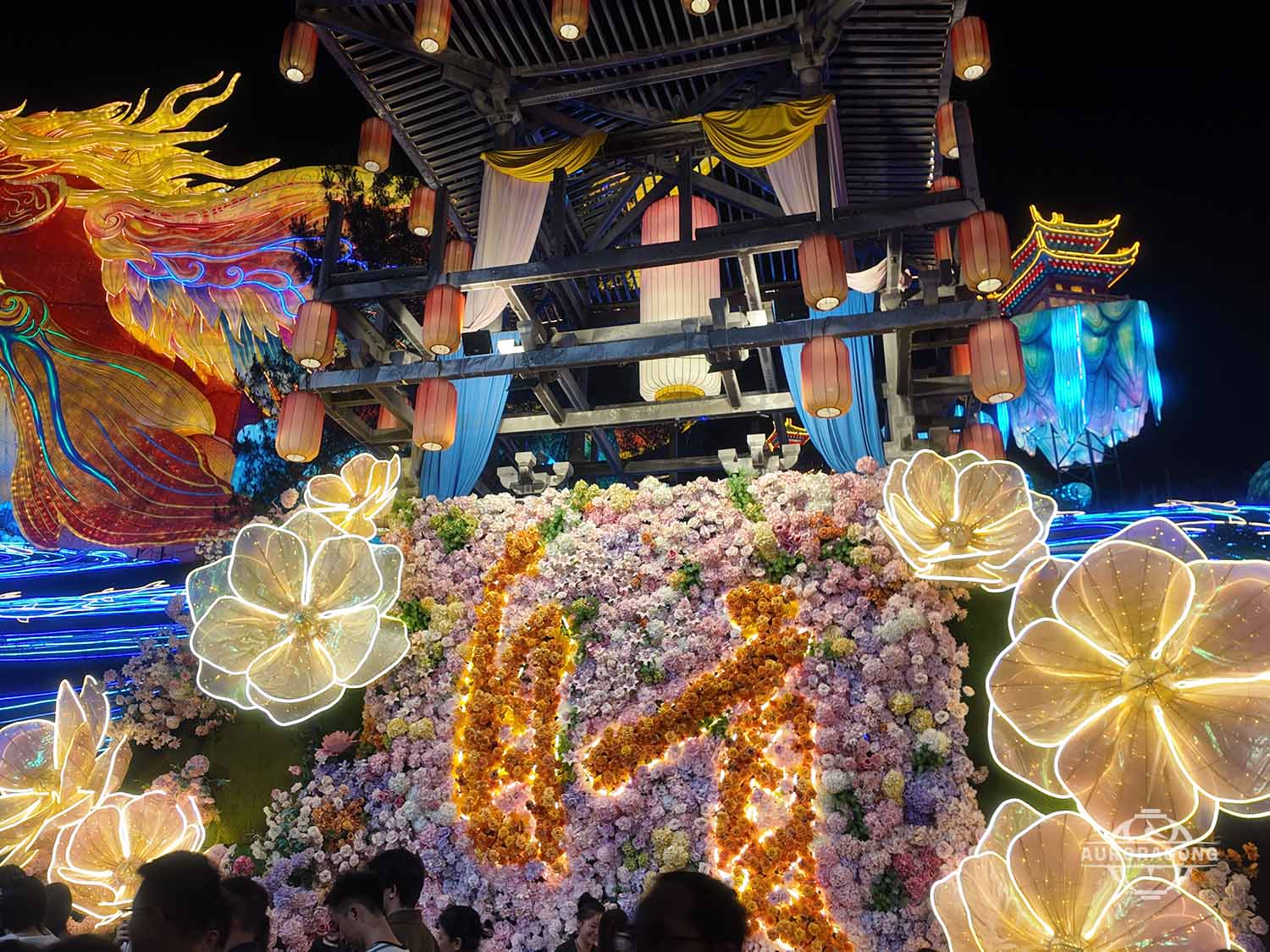 Create Immersive Floral Lantern with Traditional Zigong Lantern Art