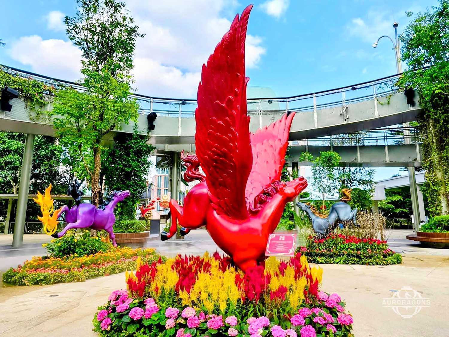 Escultura personalizada de Pégaso em fibra de vidro para decoração de paisagens fantásticas.
